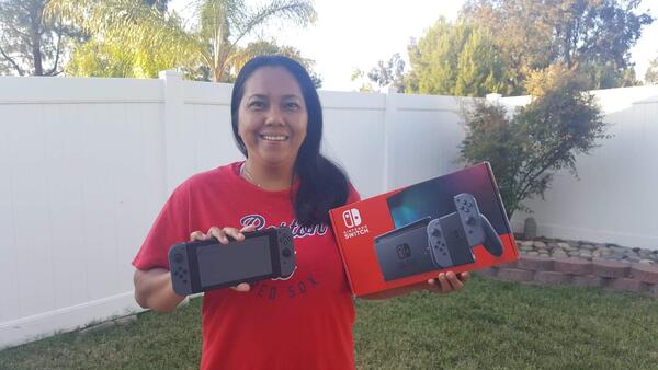 UCUES 2020 Winner Rachel Abelgas holding Nintendo Switch prize!